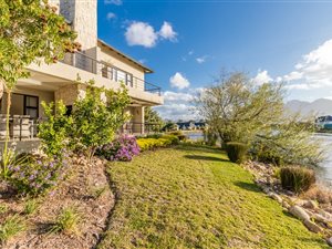 3 Bed Townhouse in Paarl Central East