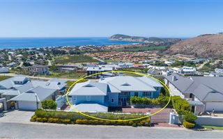 5 Bedroom House in Robberg Ridge