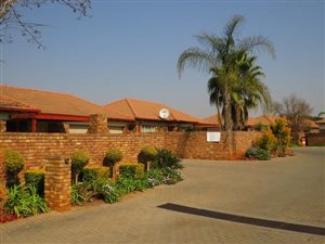 3 Bed Simplex in Highveld