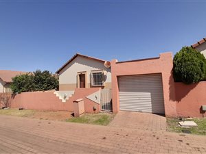 3 Bed Townhouse in Bromhof
