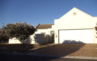 3 Bedroom House in Sunningdale
