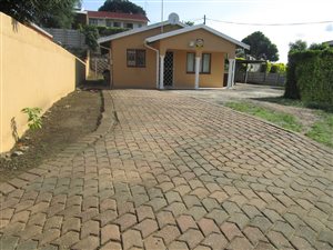 3 Bed House in Centenary Park
