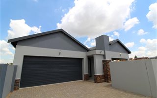 3 Bedroom Townhouse in Pomona