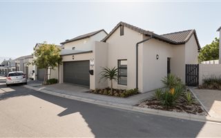 3 Bedroom House in Burgundy Estate