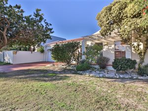 4 Bed House in Blouberg Sands