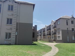 1 Bed Apartment in Klippoortje