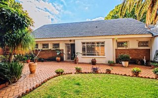 5 Bedroom House in Waterkloof Ridge