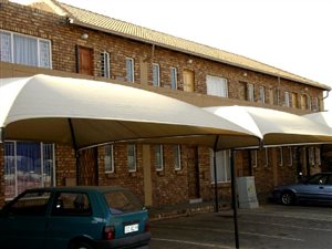 Bachelor apartment in Highveld