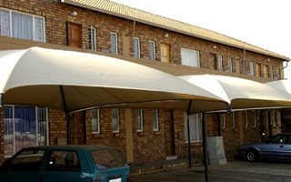 Bachelor apartment in Highveld