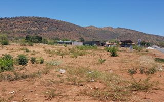 1.1 ha Land available in Geelhoutpark