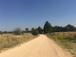 8.5 ha Land available in Blue Hills