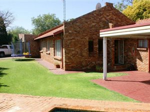 4 Bed House in Pierre van Ryneveld