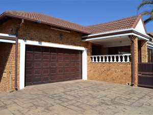 3 Bed House in Thatchfield
