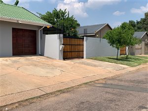 3 Bedroom House in Menlo Park