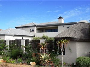 4 Bed House in Mossel Bay Golf Estate