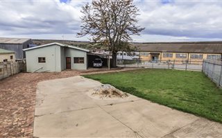 727 m² Industrial space in Grahamstown Central