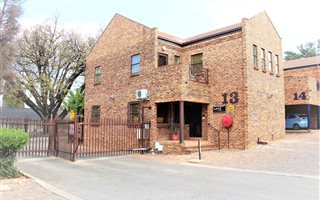 290 m² Commercial space in Weltevreden Park