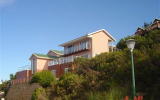 4 Bedroom House in Outeniqua Strand