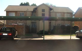 2 Bedroom Duplex in Doornpoort and surrounds
