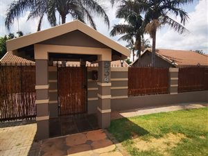 4 Bed House in Montana Park