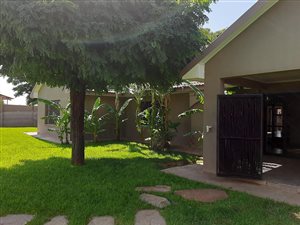 4 Bed House in Schweizer Reyneke