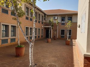 300 m² Commercial space in Hatfield