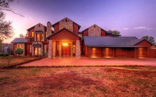 6 Bedroom House in Honingklip AH