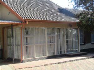 4 Bed House in Crown Gardens