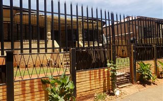 3 Bedroom House in Bezuidenhout Valley