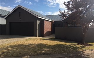 3 Bedroom House in Copperleaf Golf and Country Estate