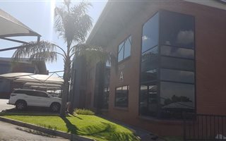 150 m² Commercial space in Willowbrook