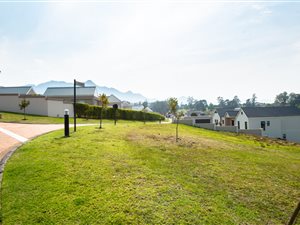1403 m² Land available in Kingswood Golf Estate