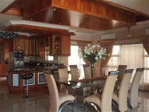 7 Bed Townhouse in Meerensee