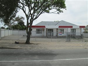180 m² Office Space in Newton Park