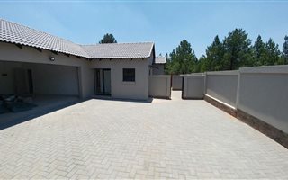 3 Bedroom House in Roodeplaat