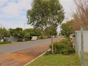 1072 m² Land available in Eastcliff