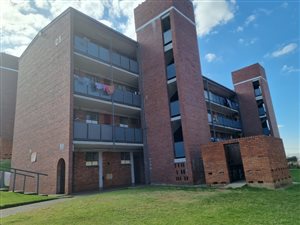 3 Bed Apartment in Laudium