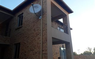 2 Bedroom Townhouse in Vanderbijlpark SW