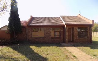 3 Bedroom House in Riamarpark