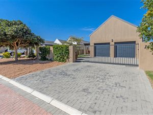 3 Bed House in Somerset Country Estate