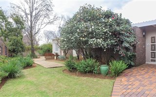 5 Bedroom House in Aston Manor