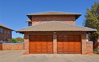 3 Bedroom House in Heuwelsig Estate
