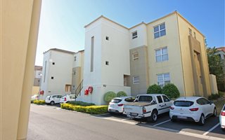 2 Bedroom Apartment in Vredekloof Heights