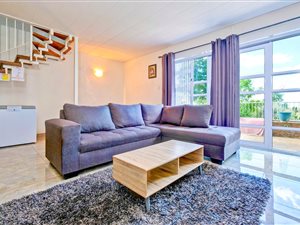3 Bed Duplex in Florida Hills