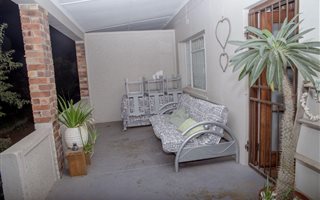2 Bedroom Townhouse in Paarl Central East