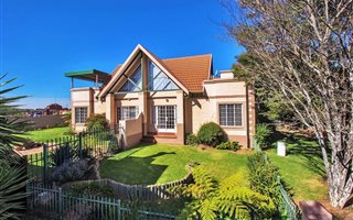 1 Bedroom Townhouse in Rietvalleirand