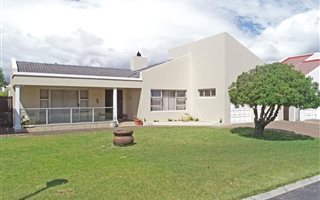 3 Bedroom House in Greenways Golf Estate