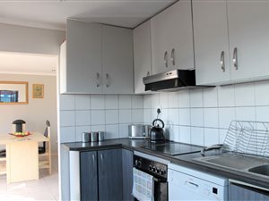 6 Bed House in Zeekoevlei