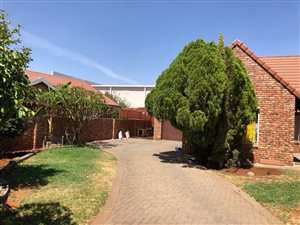 3 Bed House in Roylglen Gardens