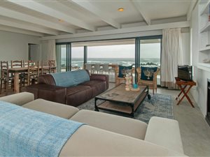 4 Bed House in Rooi Els